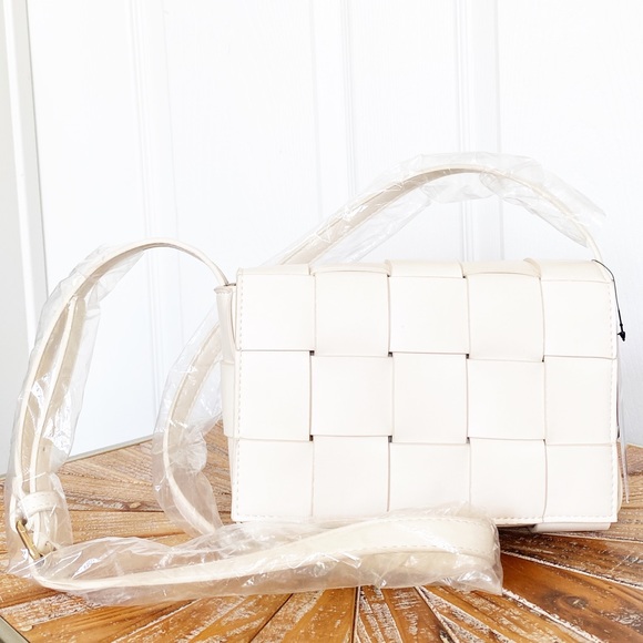 NWT JustFab Cream Weaved Faux Leather Shoulder Bag - Picture 3 of 16